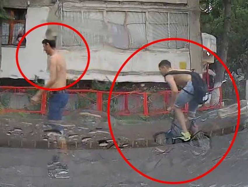 В Кишиневе разыскивают двух молодых людей, укравших велосипед у ребенка