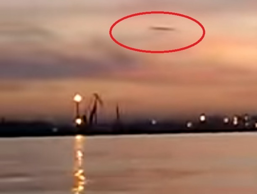 Причудливый НЛО в небе над Одессой сняли на видео