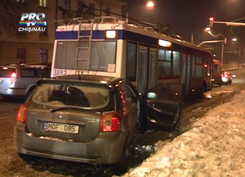 В Кишиневе произошла цепная авария с участием троллейбуса