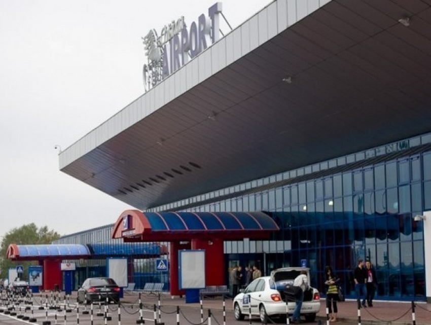 Глупый вопрос таможенника в кишиневском аэропорту возмутил молдавского журналиста