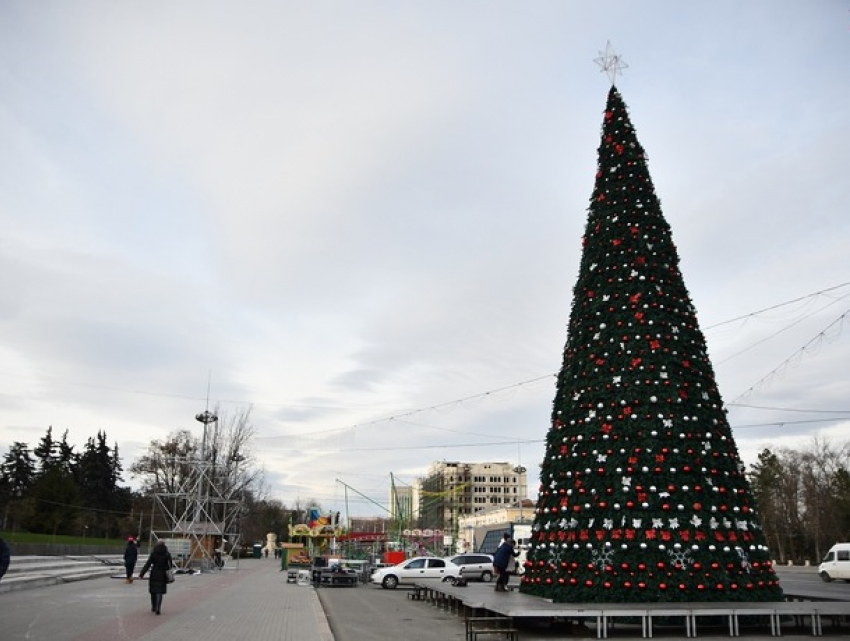 Ярмарки, иллюминации, рождественская елка: с сегодняшнего дня Кишинев окутывает праздничная атмосфера
