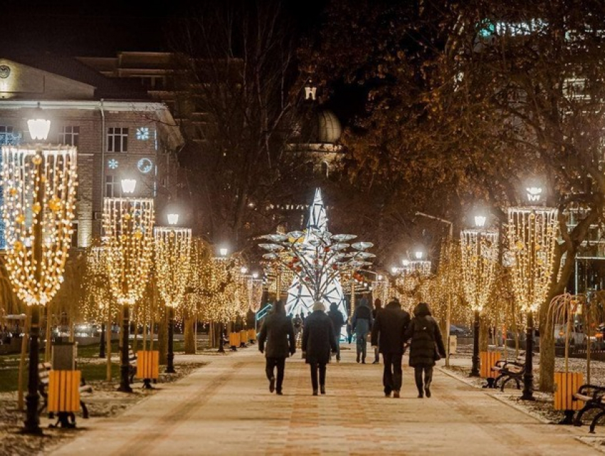 Аллея «Григоре Виеру» заиграла фантастическими красками