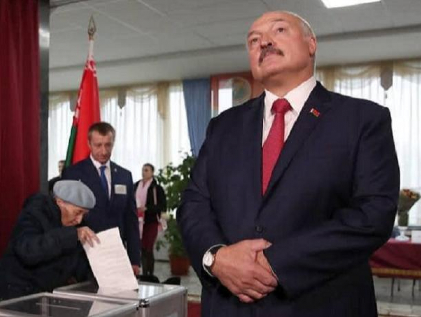 Лукашенко победил на выборах в Беларуси, оппозиция пытается протестовать в Минске