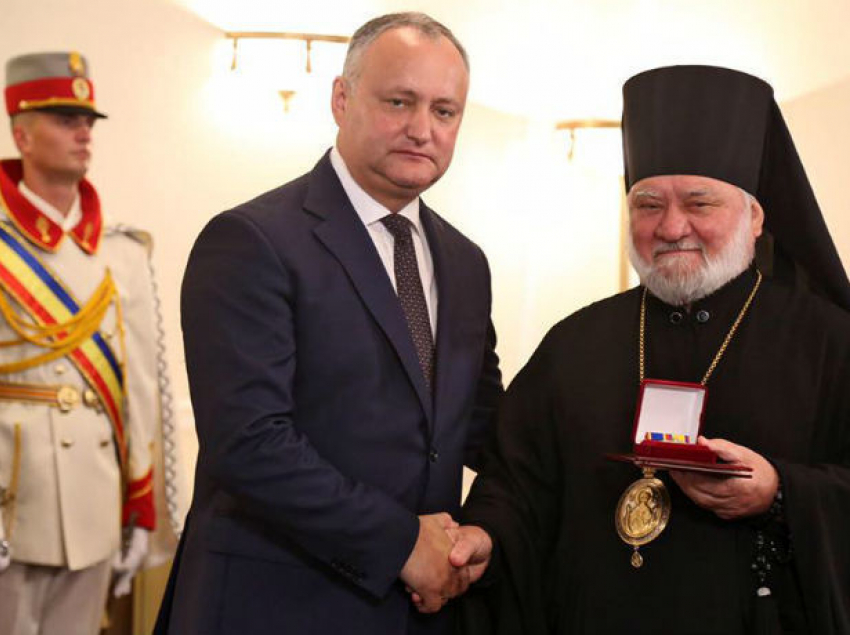 Президент Молдовы вручил государственные награды священнослужителям