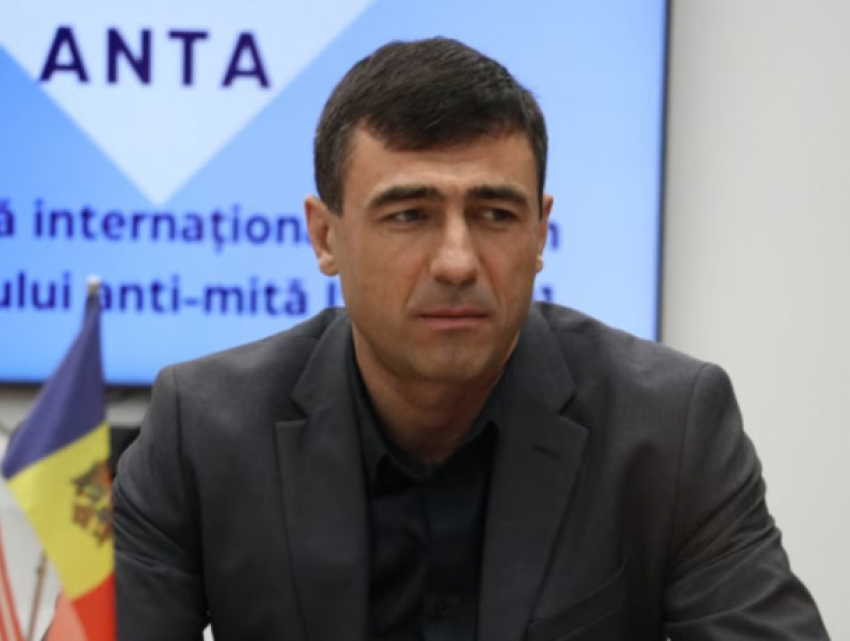 27 проданных автомобилей за 11 лет: семья сотрудника НЦБК оказалась в центре внимания