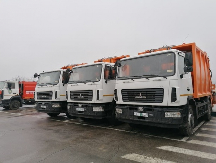 Примария приобрела 10 современных грузовиков для вывоза мусора общей стоимостью 10 млн леев