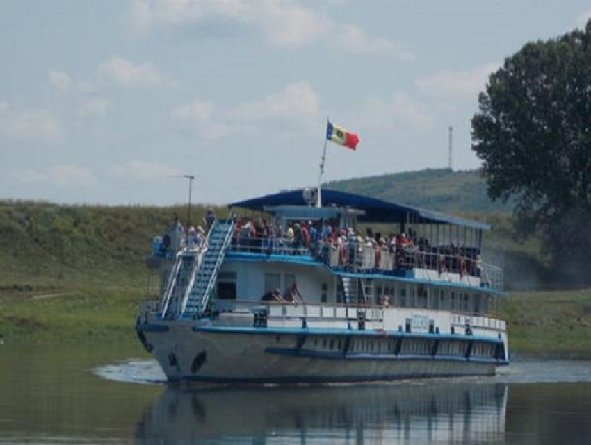Новое развлечение в Молдове - катание на яхте по Днестру