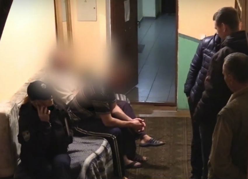 Жуткие кадры с места убийства постояльца хостела соседом в Киеве попали на видео
