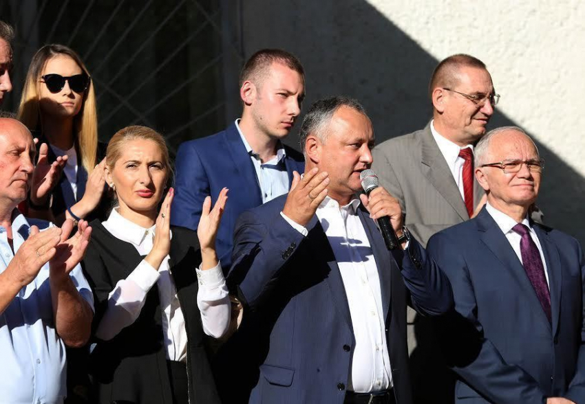 Игорь Додон поздравил учеников, учителей и родителей с началом нового учебного года 