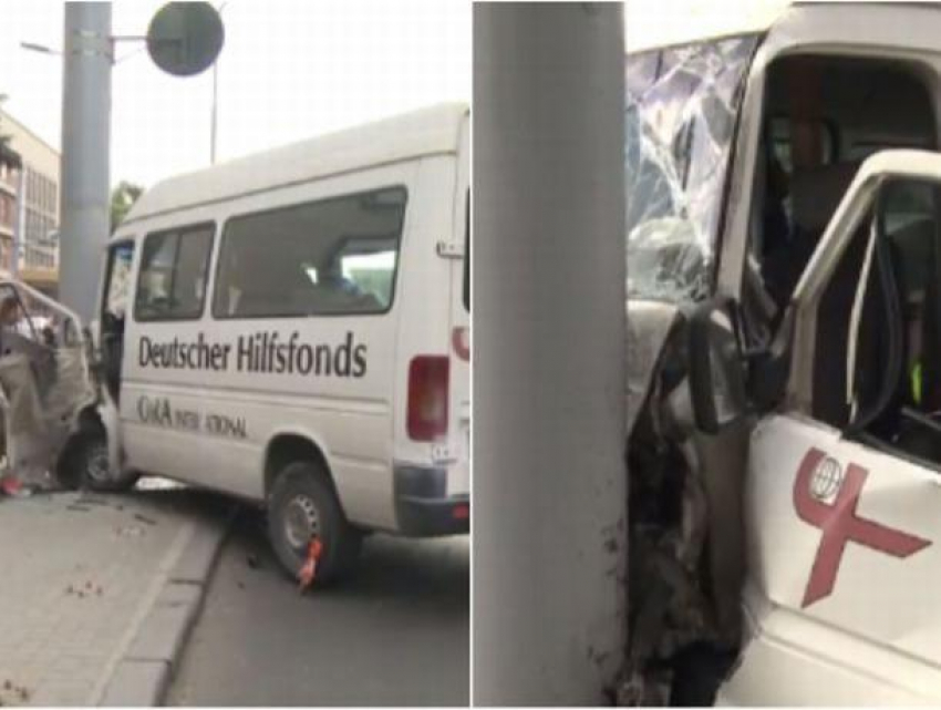 "История повторяется» - в Кишиневе водитель микроавтобуса потерял сознание за рулем и спровоцировал аварию у мединститута