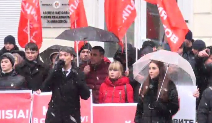 LIVE! Социалисты проводят акцию протеста против роста тарифа на электроэнергию