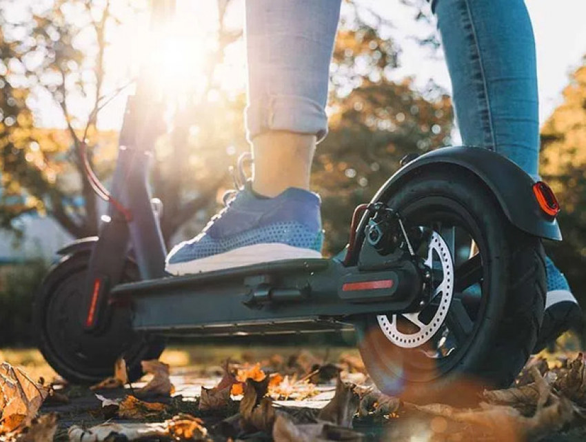 Сын полицейского на электросамокате сбил пенсионерку: женщина получила тяжелые травмы