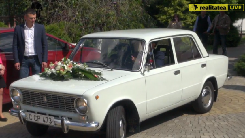 Киртоакэ привез свою невесту в ЗАГС на «копейке"