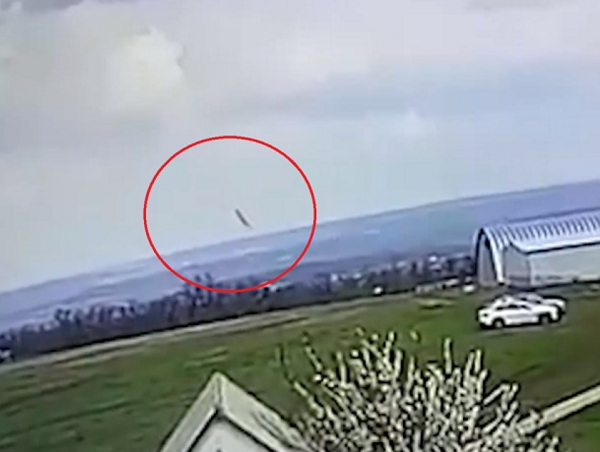 Момент падения самолета в Вадул-луй-Водэ попал на видео