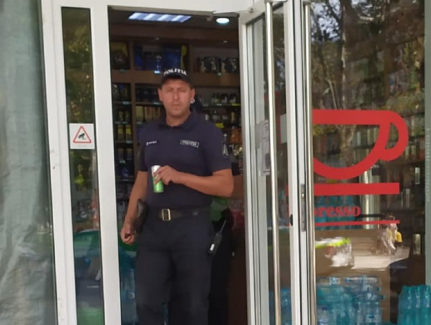 Полицейские в Кишиневе не соблюдают масочный режим - фотофакт