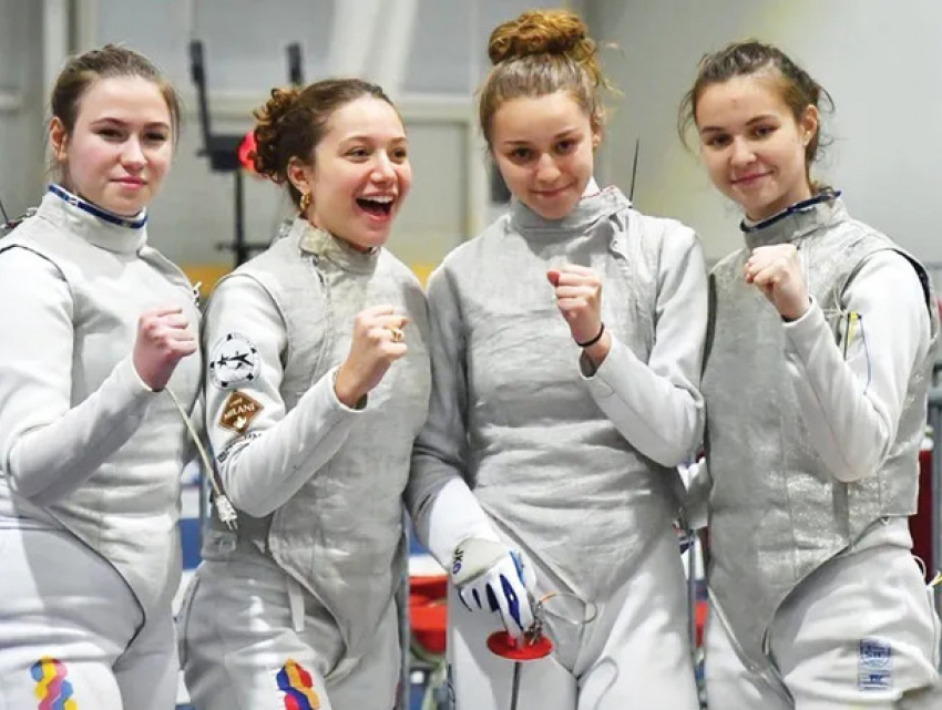 Аделина Сеник из США помогла Молдове добыть золото в индивидуальном и командном зачетах на Кубке мира по фехтованию