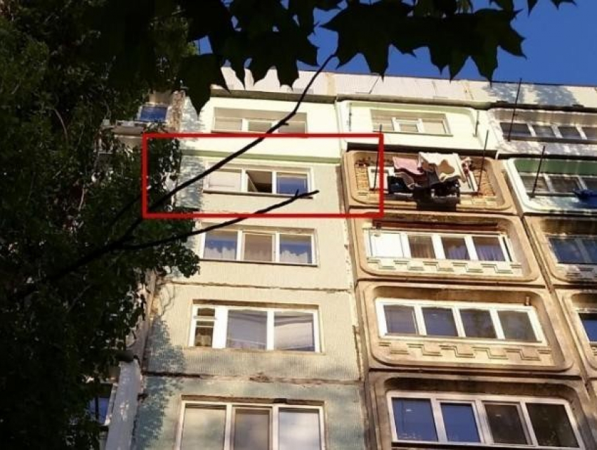 Полуторогодовалую девочку, упавшую с 8-го этажа в Бельцах, выписали из больницы