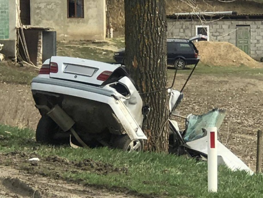 Трагедия в Рышканском районе: в столкновении грузовика и BMW с полицейскими погибла девушка
