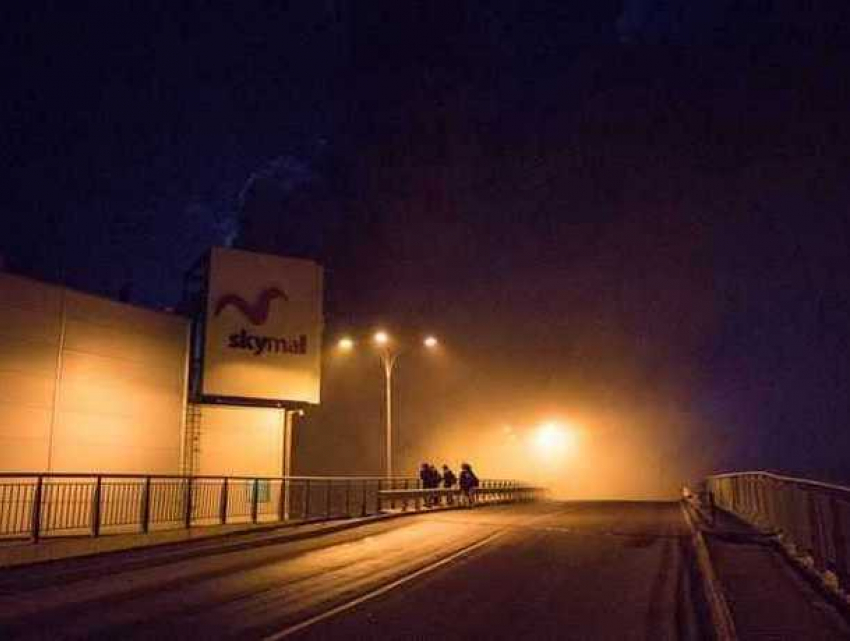 Мощный пожар в киевском гипермаркете «Ашан» сняли на видео