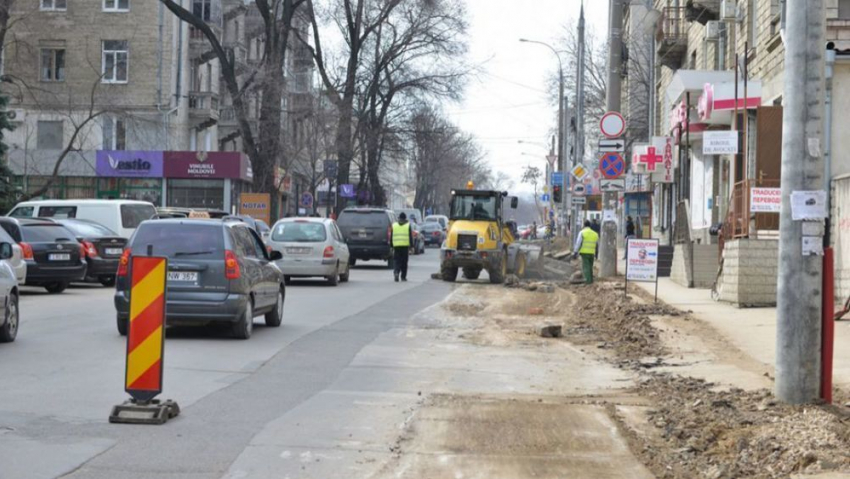 Примэрия обещает завершить ремонт улицы В. Александри до конца июля