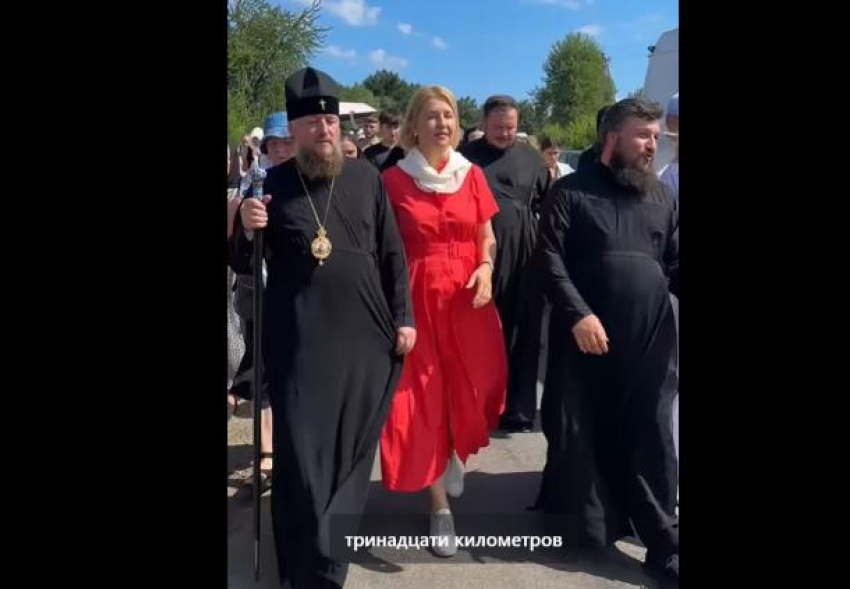 Ирина Влах вместе с жителями Сорок приняла участие в крестном ходе с иконой Божией Матери «Троеручица»: «Верю в силу молитвы»