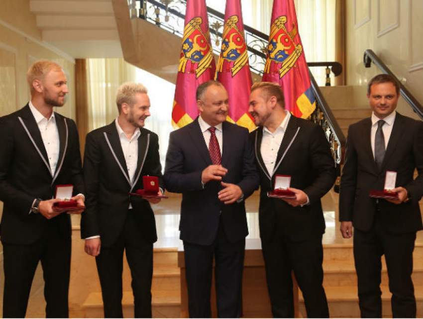 Совершившие подвиг на «Евровидении-2017» музыканты группы SunStroke Project  получили Ордена Почета 