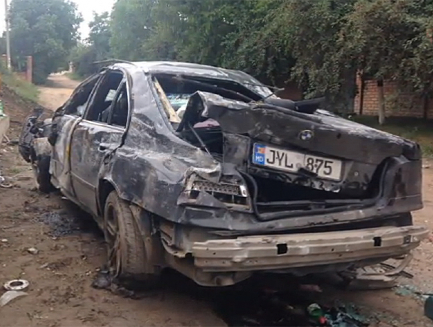 В перевернувшемся в Думбраве автомобиле пострадали двое детей