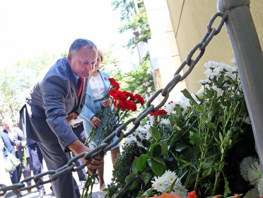 Социалисты почтили память жертв теракта во Франции 