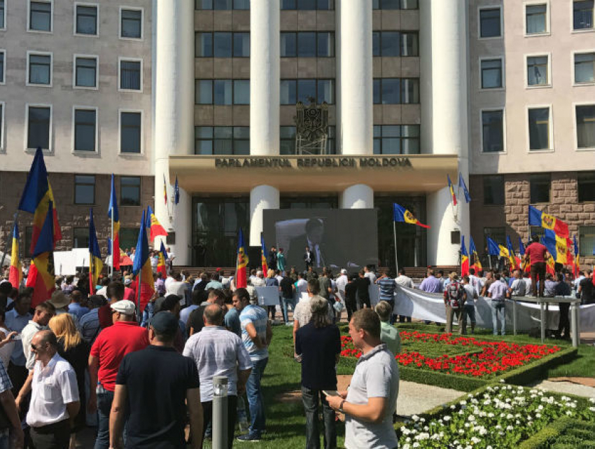 Парламент решил внедрить смешанную систему выборов