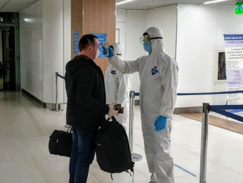 У двоих пассажиров чартера из Франции в аэропорту Кишинева выявили симптомы коронавируса