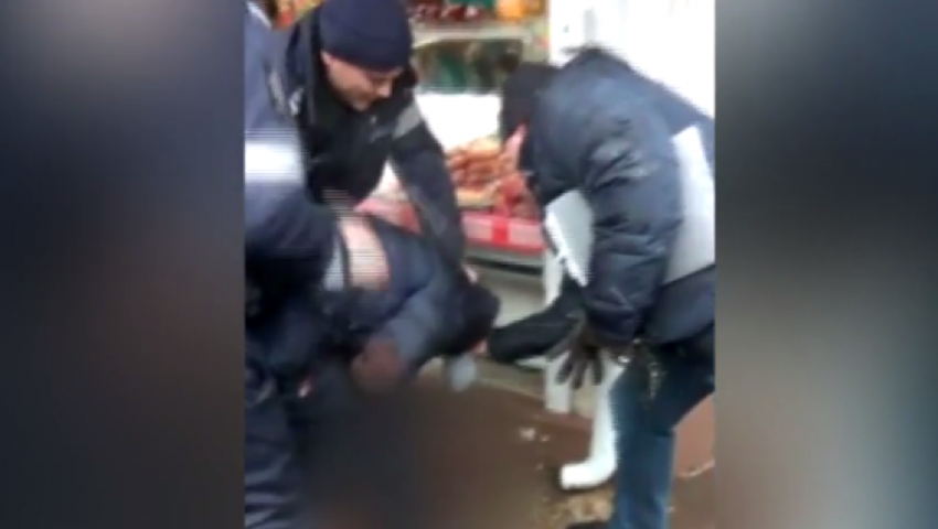 На центральном рынке Кишинева полиция задержала мужчину, курившего в неположенном месте