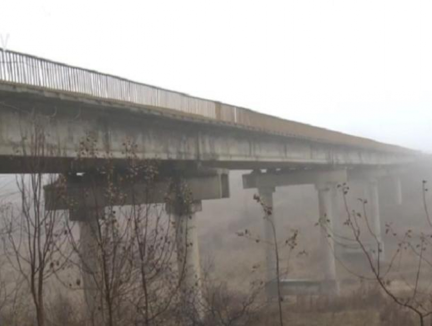 Трещина в будештском мосту разрастается, люди опасаются эксплуатировать его 
