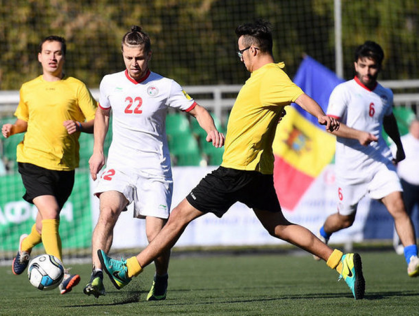 В футбольном турнире среди посольств в Москве наши дипломаты показали, что в Молдове есть спорт
