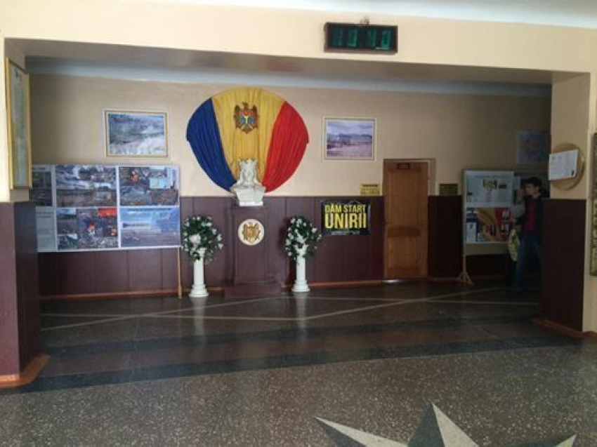  В кишиневском колледже, управляемом либералом, агитируют за объединение Молдовы и Румынии