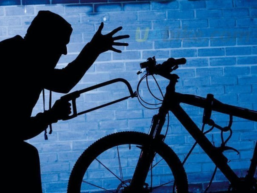 За кражу велосипеда разыскиваются два молодых человека