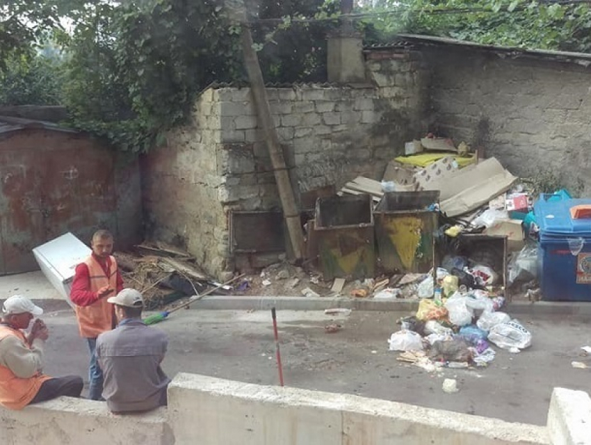 Власти Кишинева заставили жильцов многоэтажки мучиться с ужасом под окном и «дышать бациллами» 