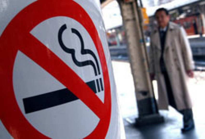 В Кишиневе за курение на улице оштрафовали сотрудника посольства Франции