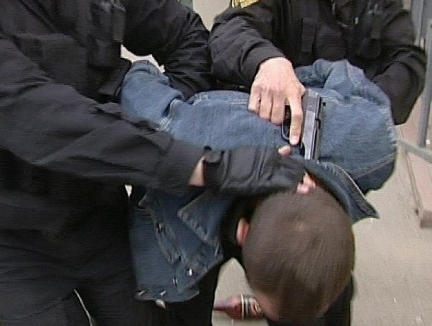 Изнасилование рецидивистом кричавшей несовершеннолетней в Тараклии прервал полицейский