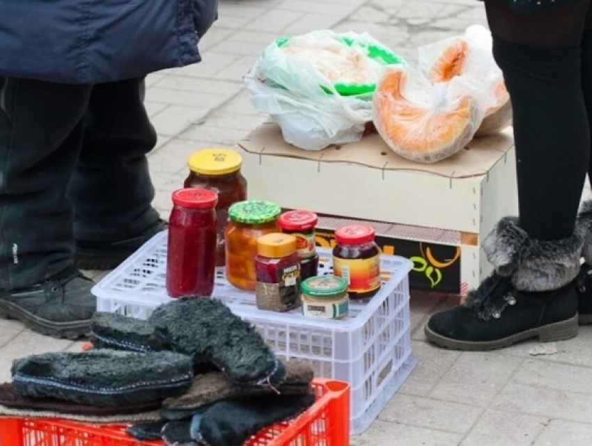 Отчаявшиеся пенсионеры вынуждены торговать личными вещами