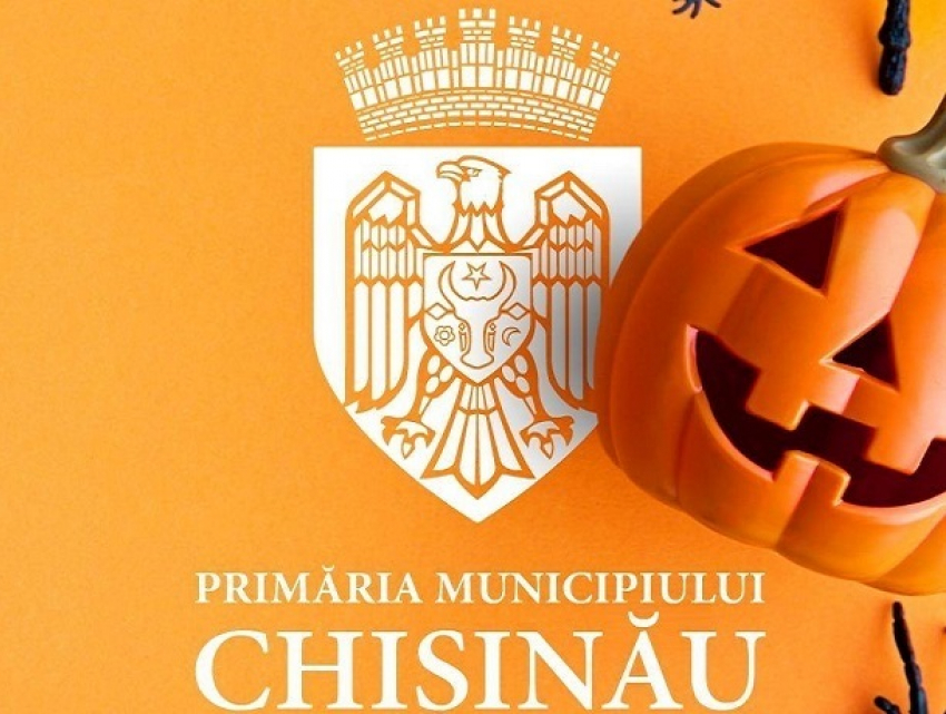 Зубастую тыкву Хэллоуина соединили с гербом Кишинева в примэрии столицы
