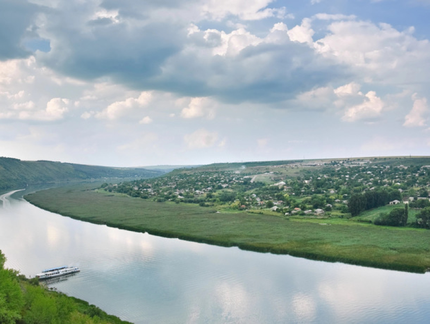 Днестр продолжает стремительно мелеть