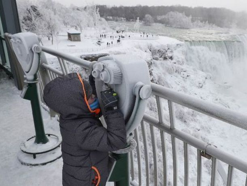 В ледяную сказку превратился Ниагарский водопад из-за аномальных холодов 