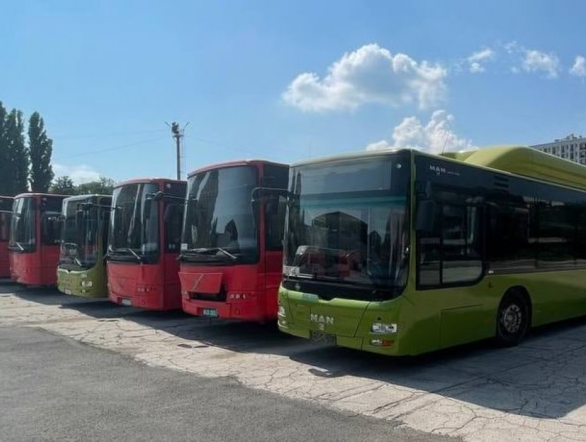 В Кишинев прибыли еще 7 из 58 приобретенных для пригородов автобусов с пробегом 