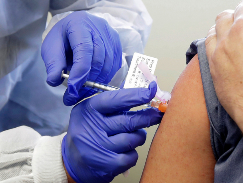 В Молдове начинается вакцинация лиц, для которых инфекция COVID-19 представляет повышенный риск смерти  
