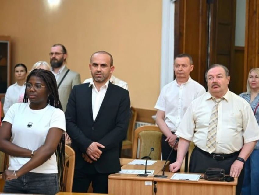 21 человек получил гражданство Молдовы: есть люди из Судана и Камеруна