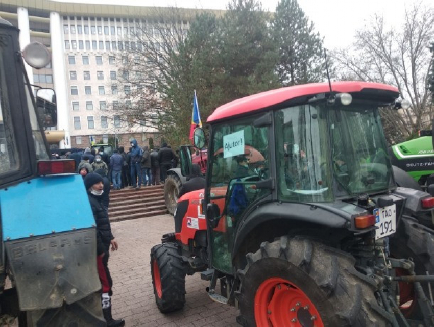 Очередная армия тракторо-майданщиков направляется в Кишинев