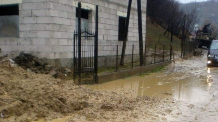 В Леовском районе ребенок утонул в луже на тротуаре