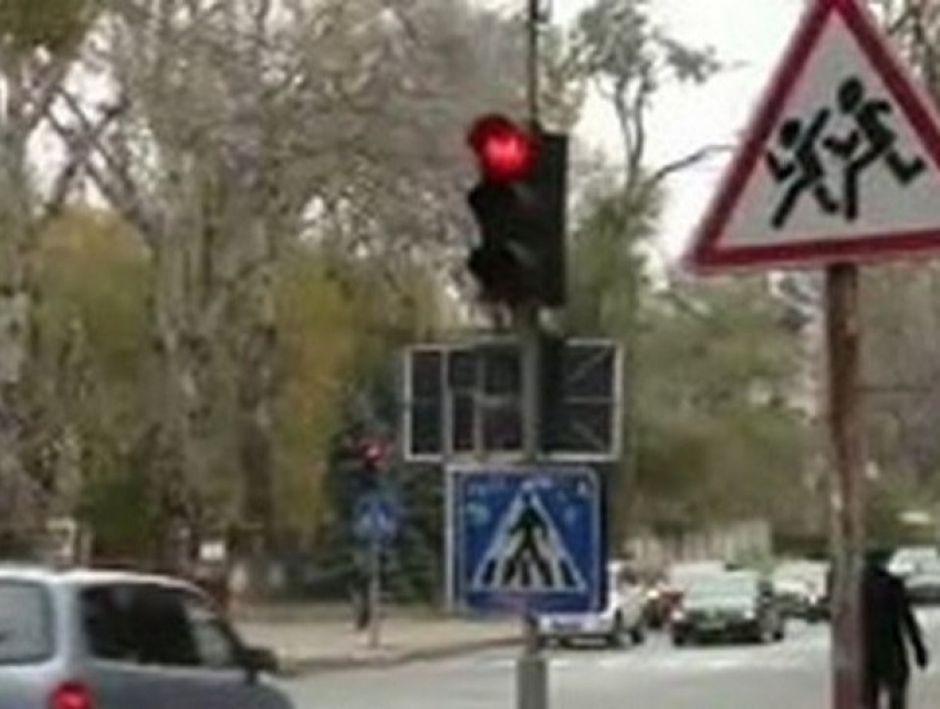 Со столичных перекрестков убрали зеленые стрелки из-за злоупотреблений водителей
