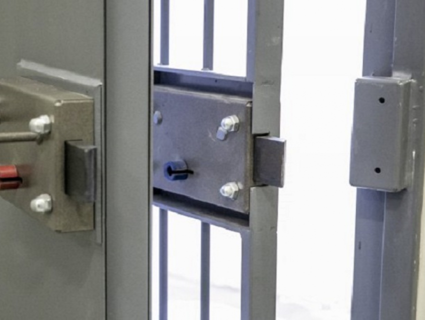 Молодой человек из Рышкан проведет 6 лет в тюрьме за аварию, в которой погибли двое его друзей