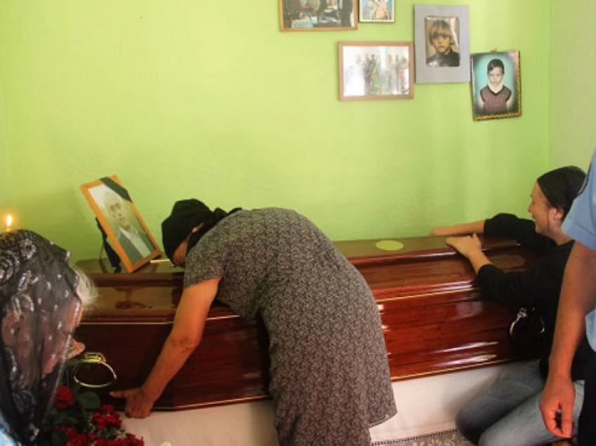 Погибшего в Генуе молдаванина доставили на родную землю